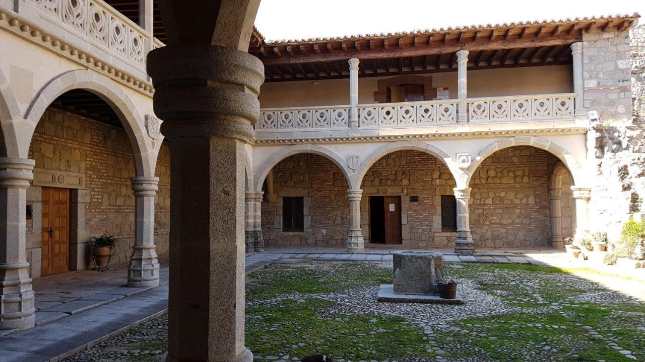Casa Del Castillo By Naturadrada La Adrada Esterno foto